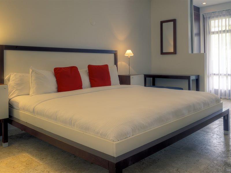 Floris Suite Hotel - Spa & Beach Club - Adults Only Piscadera Bay Екстериор снимка